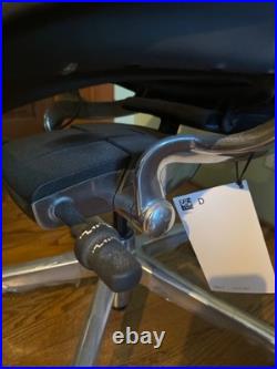 Herman Miller Aeron Chair Size C slightly used Frame/Base Graphite / Polished Herman Miller Aeron Chair Size C slightly used Frame/Base Graphite / Polished
