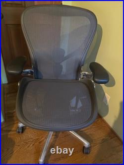 Herman Miller Aeron Chair Size C slightly used Frame/Base Graphite / Polished Herman Miller Aeron Chair Size C slightly used Frame/Base Graphite / Polished