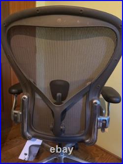 Herman Miller Aeron Chair Size C slightly used Frame/Base Graphite / Polished Herman Miller Aeron Chair Size C slightly used Frame/Base Graphite / Polished