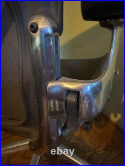 Herman Miller Aeron Chair Size C slightly used Frame/Base Graphite / Polished Herman Miller Aeron Chair Size C slightly used Frame/Base Graphite / Polished