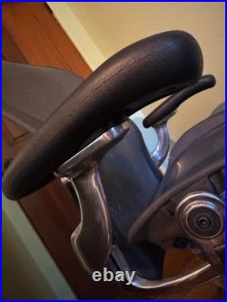 Herman Miller Aeron Chair Size C slightly used Frame/Base Graphite / Polished Herman Miller Aeron Chair Size C slightly used Frame/Base Graphite / Polished