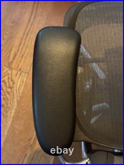 Herman Miller Aeron Chair Size C slightly used Frame/Base Graphite / Polished Herman Miller Aeron Chair Size C slightly used Frame/Base Graphite / Polished