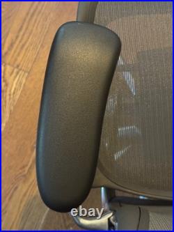 Herman Miller Aeron Chair Size C slightly used Frame/Base Graphite / Polished Herman Miller Aeron Chair Size C slightly used Frame/Base Graphite / Polished