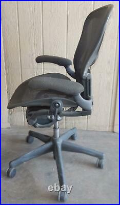 ^^ Herman Miller Aeron Chair Size Medium- Black (hm-33)