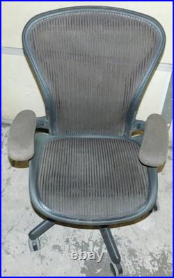 ^^ Herman Miller Aeron Chair Size Medium Black (hmc#58)
