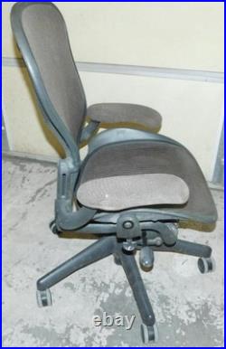 ^^ Herman Miller Aeron Chair Size Medium Black (hmc#58)