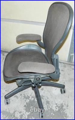 ^^ Herman Miller Aeron Chair Size Medium Black (hmc#58)