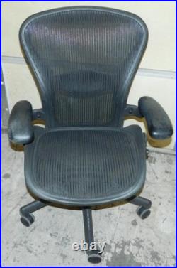 ^^ Herman Miller Aeron Chair Size Medium Black (hmc#61)