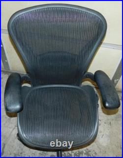 ^^ Herman Miller Aeron Chair Size Medium Black (hmc#61)