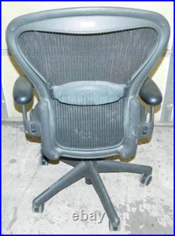^^ Herman Miller Aeron Chair Size Medium Black (hmc#61)