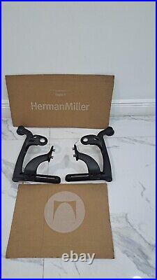 Herman Miller Aeron Classic Set Of Arm Yoke Graphite In Color