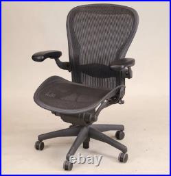 Herman Miller Aeron Classic & Uplift Electric Standing Desk Size C 9.5/10