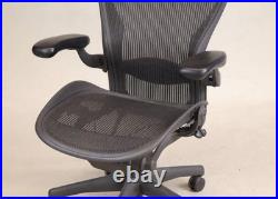 Herman Miller Aeron Classic & Uplift Electric Standing Desk Size C 9.5/10 Herman Miller Aeron Classic & Uplift Electric Standing Desk Size C 9.5/10