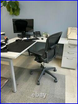Herman Miller Aeron Desk Chair Size B Graphite (ergonomic home or office)