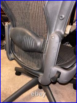 Herman Miller Aeron Ergonomic Office/Desk Chair Size B Graphite PostureFit
