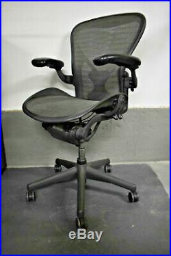 Herman Miller Aeron Ergonomic Office Swivel Chair Size B Tuxedo Mesh Needs TLC