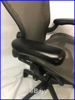 Herman Miller Aeron Graphite Desk Office Chair Adjustable Size B Small Blemishs