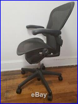 Herman Miller Aeron Graphite Mesh Office Chair Adjustable Size B