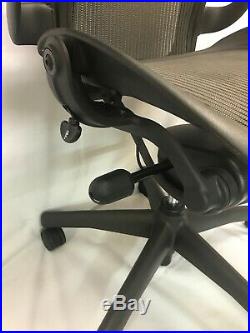Herman Miller Aeron Graphite Mesh Office Chair Adjustable Size B Ex Condition
