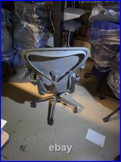 Herman Miller Aeron Gray Mesh Office/Desk Task Chair with Armrests Casters