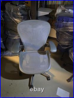 Herman Miller Aeron Gray Mesh Office/Desk Task Chair with Armrests Casters