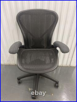 Herman Miller Aeron Mesh Chair fully Adjustable Posture Fit Black Mesh? Medium B Herman Miller Aeron Mesh Chair fully Adjustable Posture Fit Black Mesh? Medium B
