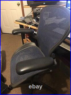 Herman Miller Aeron Mesh Desk Chair Med Size B Fully adjustable withlumbar BLUE