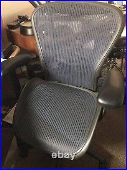 Herman Miller Aeron Mesh Desk Chair Med Size B Fully adjustable withlumbar BLUE