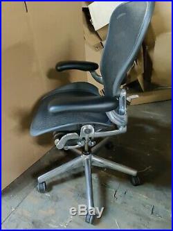 Herman Miller Aeron Mesh Desk Chair Medium Size B polished adjustable lumbar