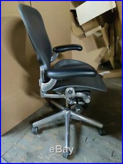 Herman Miller Aeron Mesh Desk Chair Medium Size B polished adjustable lumbar