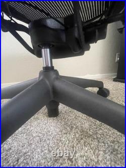 Herman Miller Aeron Mesh Desk Chair Size C fully adj lumbar black Headrest
