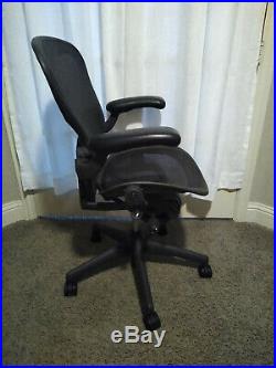 Herman Miller Aeron Mesh Desk Office Chair Medium Size B with lumbar