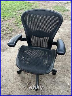 Herman Miller Aeron Mesh Office Chair Medium Size B fully adjustable with lumbar