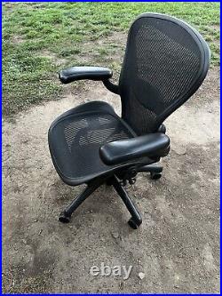 Herman Miller Aeron Mesh Office Chair Medium Size B fully adjustable with lumbar
