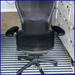 Herman Miller Aeron Mesh Office/Desk Chair Adjustable Arms Swivel Rolling Base