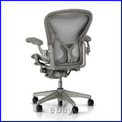 Herman Miller Aeron Mesh Office Desk Chair Medium A fully adj posture fit silver
