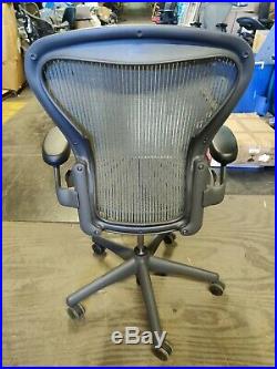 Herman Miller Aeron Mesh Office Desk Chair Medium Size B Basic lead color