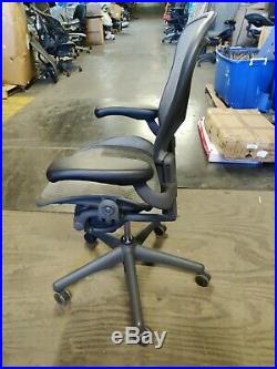 Herman Miller Aeron Mesh Office Desk Chair Medium Size B Basic lead color blemis
