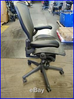 Herman Miller Aeron Mesh Office Desk Chair Medium Size B Basic lead color blemis