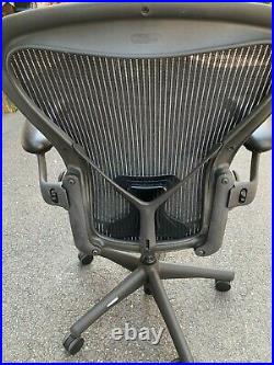 Herman Miller Aeron Mesh Office Desk Chair Medium Size B Posturefit lumbar