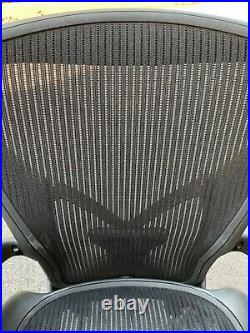 Herman Miller Aeron Mesh Office Desk Chair Medium Size B Posturefit lumbar