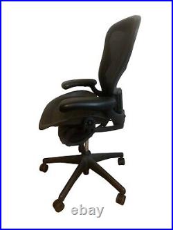 Herman Miller Aeron Mesh Office Desk Chair Medium Size B fully adjustable lumbar