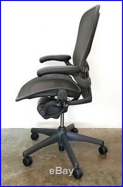 Herman Miller Aeron Mesh Office Desk Chair Medium Size C adjustable with lumbar