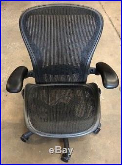 Herman Miller Aeron Mesh Office Desk Chair Medium Sized Black Size B
