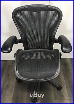Herman Miller Aeron Mesh Office Desk Chair Medium Sz B fully adjustable 2