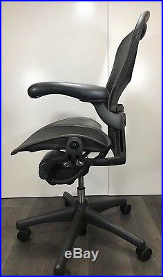 Herman Miller Aeron Mesh Office Desk Chair Medium Sz B fully adjustable 2
