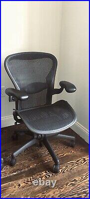 Herman Miller Aeron Mesh Office Desk Chair Size B Medium fully loaded + lumbar