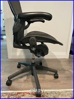 Herman Miller Aeron Mesh Office Desk Chair Size C Excellent Used Condition