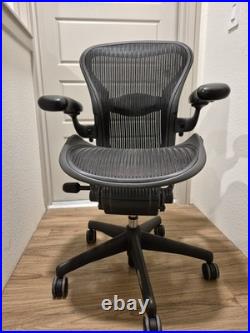 Herman Miller Aeron Mesh Office/Desk Chair with Armrests Swivel Rolling Base