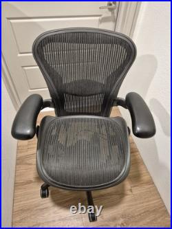 Herman Miller Aeron Mesh Office/Desk Chair with Armrests Swivel Rolling Base
